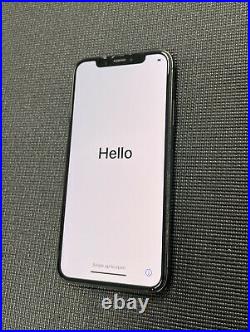 Apple iPhone XS 64GB Space Gray Carrier Unlocked CRACKED SCREEN